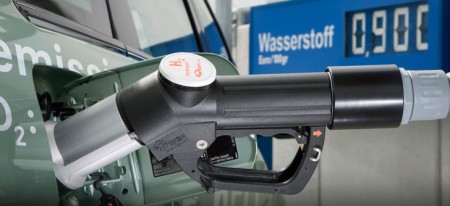 rsz_mercedes-benz-fcell-refuelling-450x206
