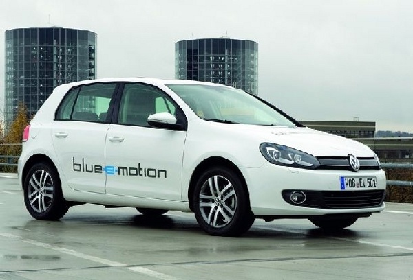 Elektromos Golf - napkollektor tokyo solar 2010-volkswagen-golf-blue-e-motion-exterior1