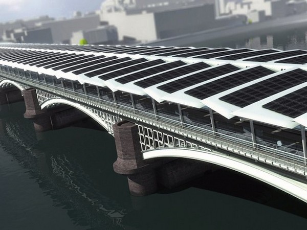 Napelemes hid London - Napkollektor Tokyo Solar blackfriars-hid-napelem2