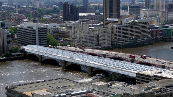 Napelemes híd - Napkollektor Tokyo Solar blackfriars-hid-napelem3