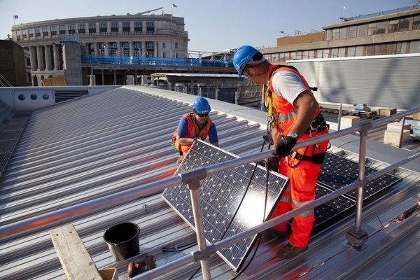 Napelemes hid Londonban - Napkollektor Tokyo Solar blackfriars-hid-napelem4