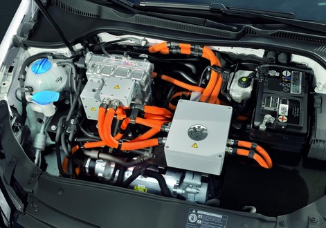 Elektromos VW Golf - napkollektor Tokyo Solar golf-blue-e-motion-6