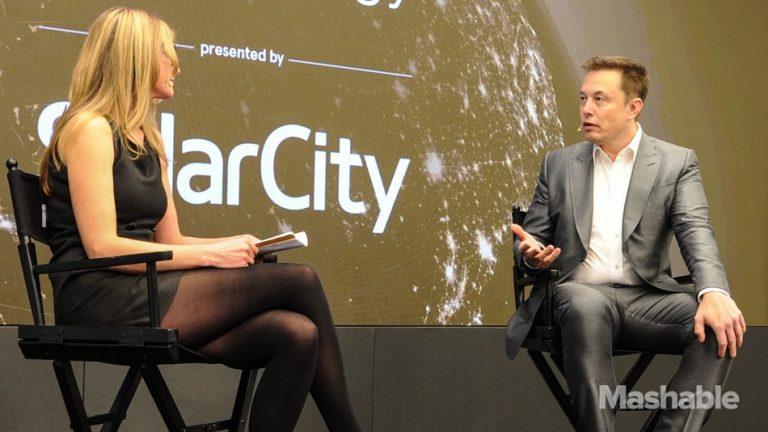 Elon Musk - legjobb napelem sajtótájékoztató.